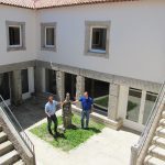 170809 Rodal y Bahamonde no Patio dos Peregrinos do novo Arquivo Histrico e Biblioteca Municipal de Baiona_01