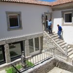 170809 Rodal y Bahamonde no Patio dos Peregrinos do novo Arquivo Histrico e Biblioteca Municipal de Baiona_03