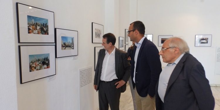 «Carlos Casares e a fotografía», a faceta menos coñecida do escritor