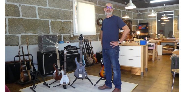 Un lutier de instrumentos electrónicos