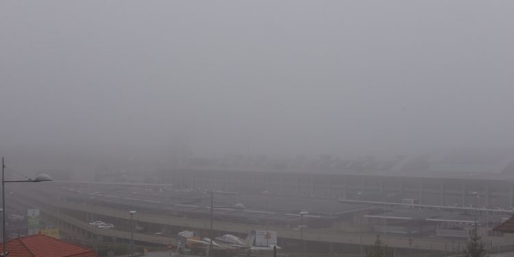 La niebla en Peinador obliga al Celta a rehacer su plan de viaje a Sevilla