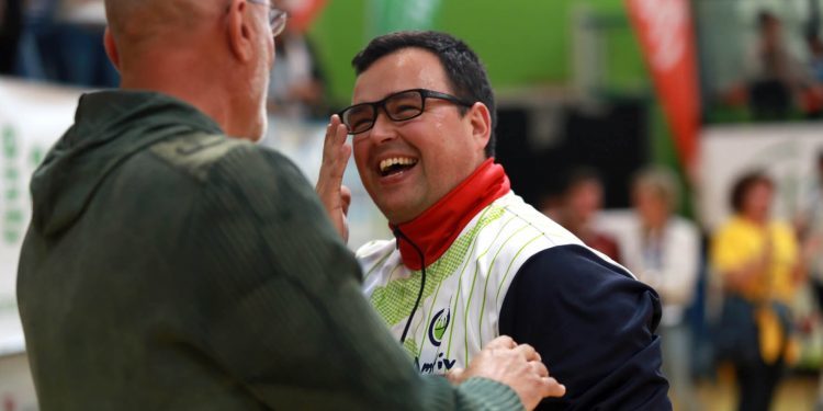 César Iglesias seguirá una temporada más al frente del cuerpo técnico del Amfiv