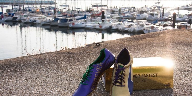 Las zapatillas más solidarias de Usain Bolt para el Vertiatlón de Baiona