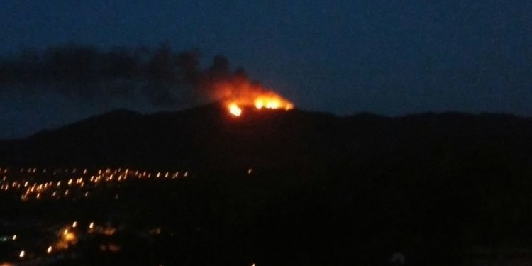 Declarado un incendio forestal con varios focos en Gondomar