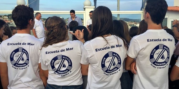 El Náutico de Panxón sienta las bases para crear su equipo de regatas
