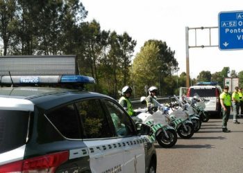 Un motorista sufre heridas graves en un accidente en Ponteareas