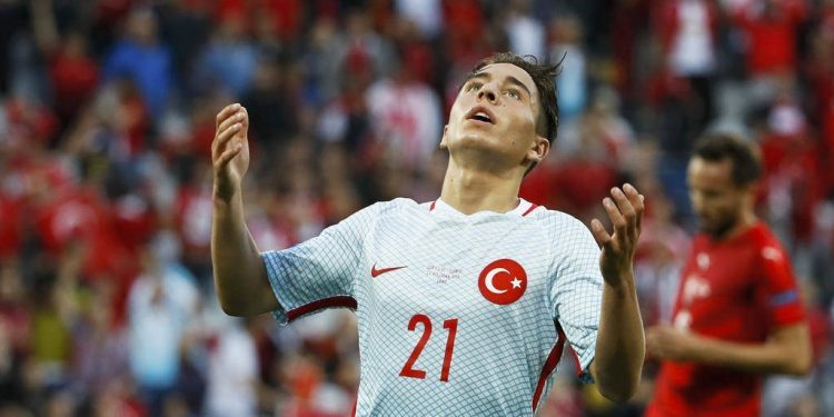 Emre Mor llega a Vigo para fichar por el Celta