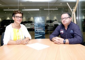 Pérez Rumbao Car y la Peña Moteros Val Miñor firman un acuerdo de colaboración