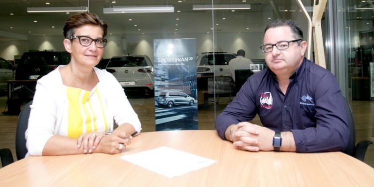 Pérez Rumbao Car y la Peña Moteros Val Miñor firman un acuerdo de colaboración