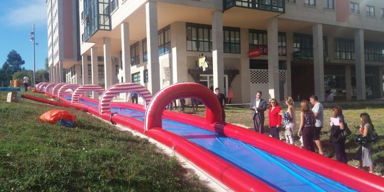 Vigo ya tiene su «megatobogán» acuático