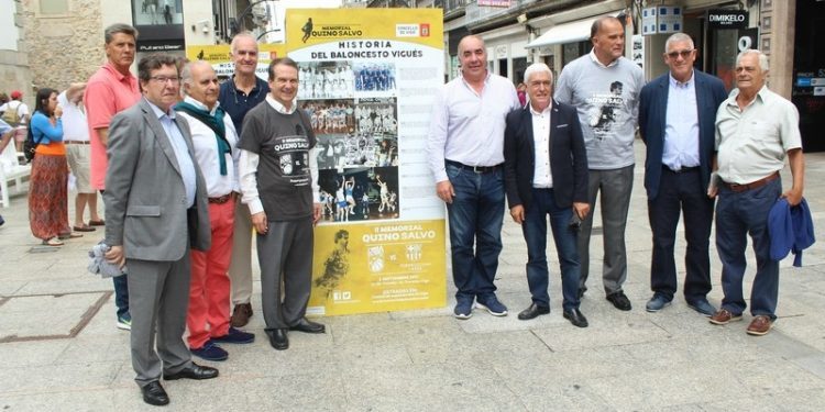 La historia del baloncesto vigués sale a la calle del Príncipe
