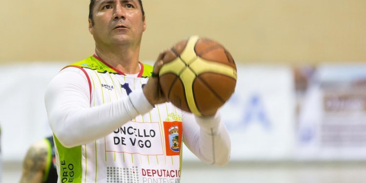 El mexicano Salvador Zavala renueva con el Amfiv