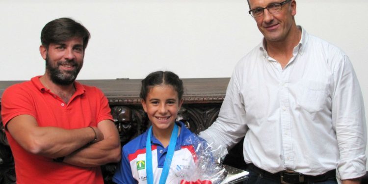 Baiona recibe a súa campioa de piragüismo