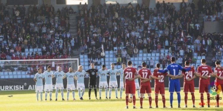 Silencio y flores en Balaídos por el aficionado fallecido en la grada de Gol