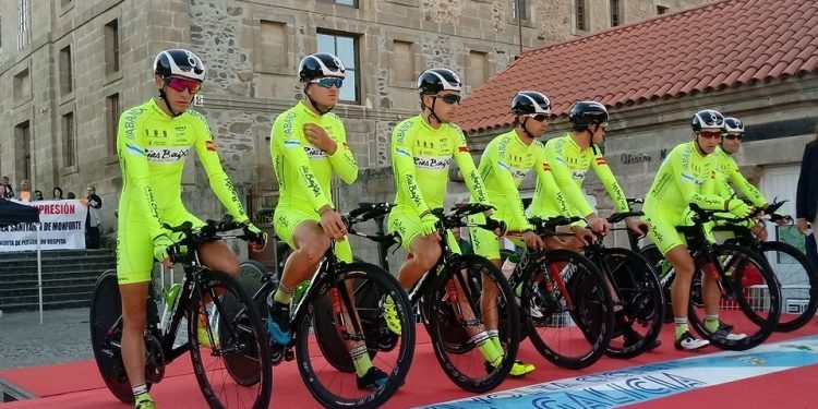 El Rías Baixas, segundo en la contrarreloj por equipos de la Volta a Galicia