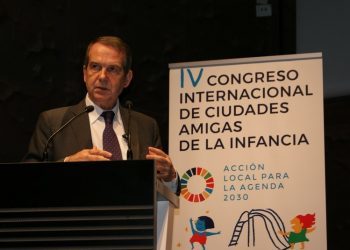 O alcalde pide un Pacto de Estado para atender «aos nosos nenos e aos que veñen de fóra»
