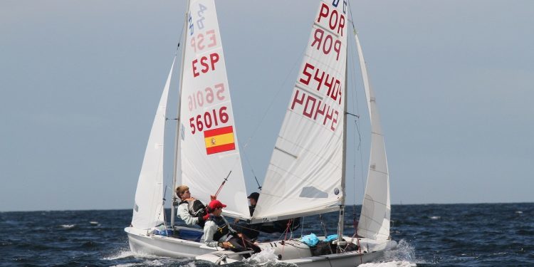 Los favoritos cumplen en la primera jornada en Canido