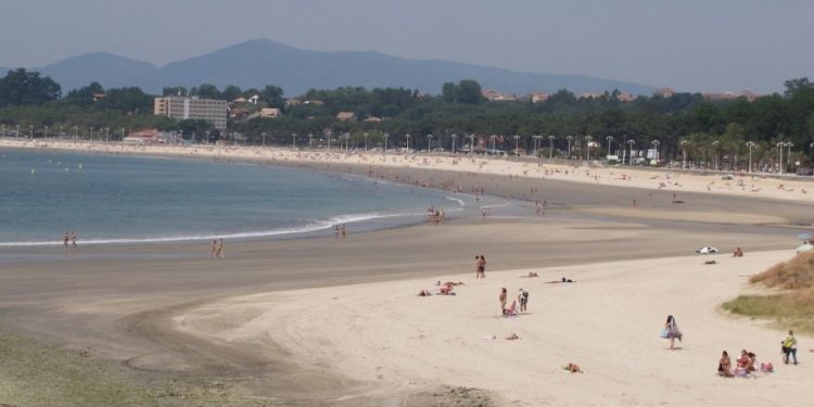 Un vertido de la depuradora obliga a cerrar las playas de la desembocadura del Lagares