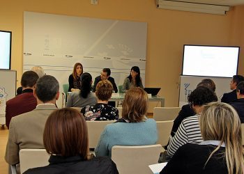 Mos ensina aos seus veciños a descifrar a factura da luz