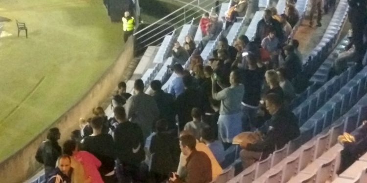 El presidente del Celta acude a la ofrenda floral por el aficionado fallecido en Balaídos