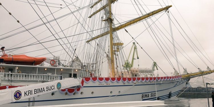 Jornadas de puertas abiertas para visitar el buque de la armada indonesia ‘Bima Suci’