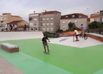 Baiona reinaugura a pista de skate do Aral cun deseño acordado cos mozos da vila