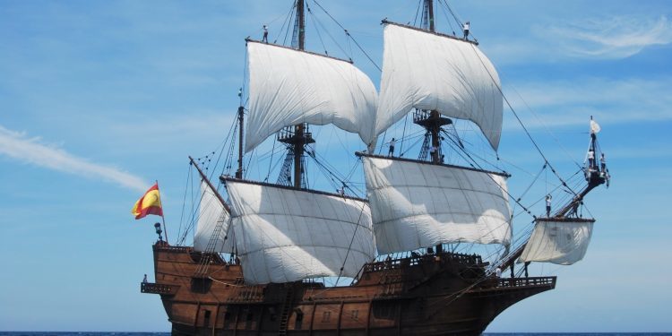El «Galeón Andalucía» llega a Vigo y abre al público