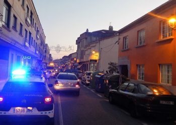 Tres heridos e importantes daños al chocar dos turismos en Tomiño