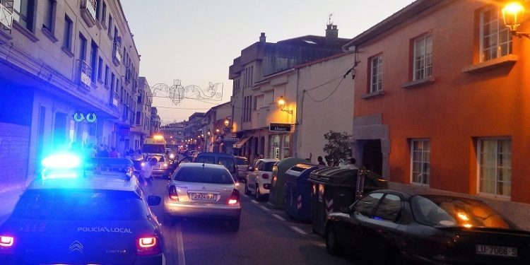 Tres heridos e importantes daños al chocar dos turismos en Tomiño