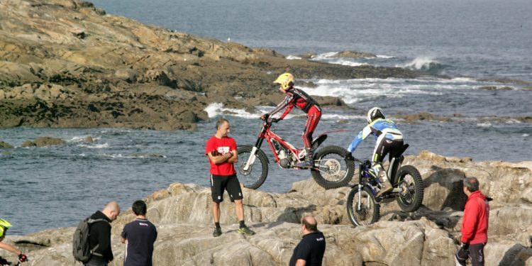 El circuito de trial en Baiona encandila a pilotos y televisión extranjera