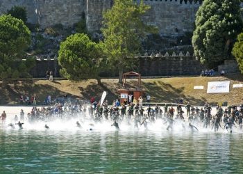 El Vertiatlón aporta 5.400 euros para acercar el mar a las personas con discapacidad