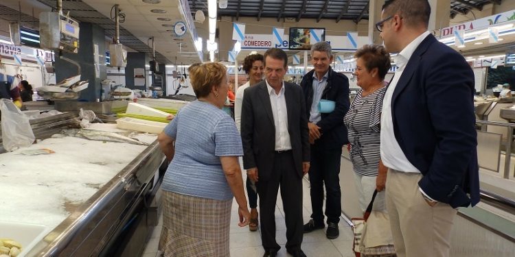 O Concello inicia a «gran reforma» do Mercado de Teis