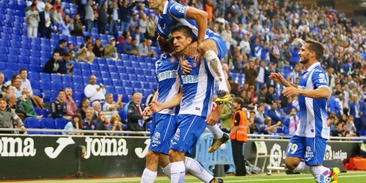 El Celta se despierta tarde de su crisis de identidad