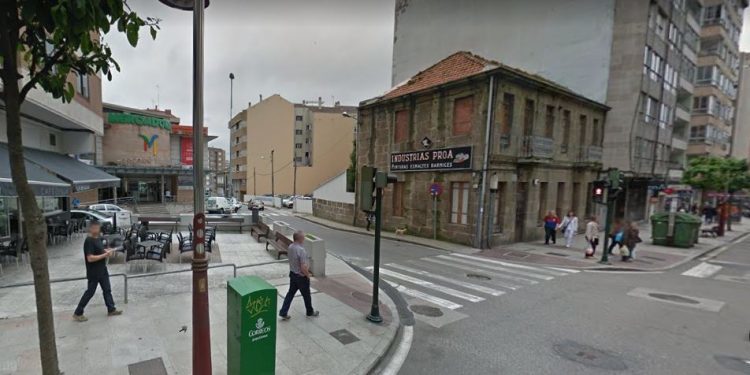 Tres peatones y un motorista, heridos tras un accidente entre un coche y una moto