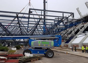 Empieza a instalarse la estructura de la cubierta de Río