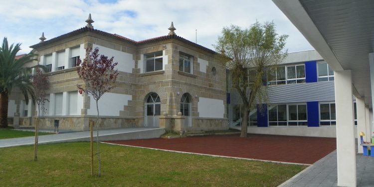 Marea de Vigo pide ao Concello que mude o nome do CEIP Virxe do Rocío