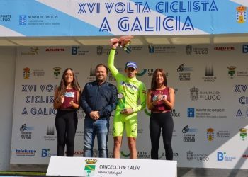 Smit logra un triunfo histórico para el Rías Baixas y se acerca al liderato de la Volta