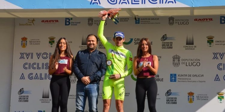 Smit logra un triunfo histórico para el Rías Baixas y se acerca al liderato de la Volta