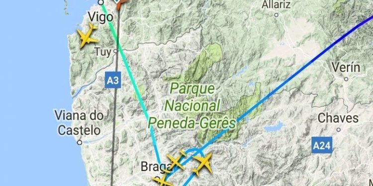 Desviado a Peinador un vuelo París-Oporto por culpa de la niebla
