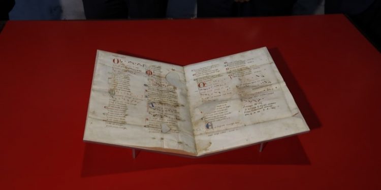 Caballero esixe o acceso gratuíto á exposición do Pergamiño Vindel