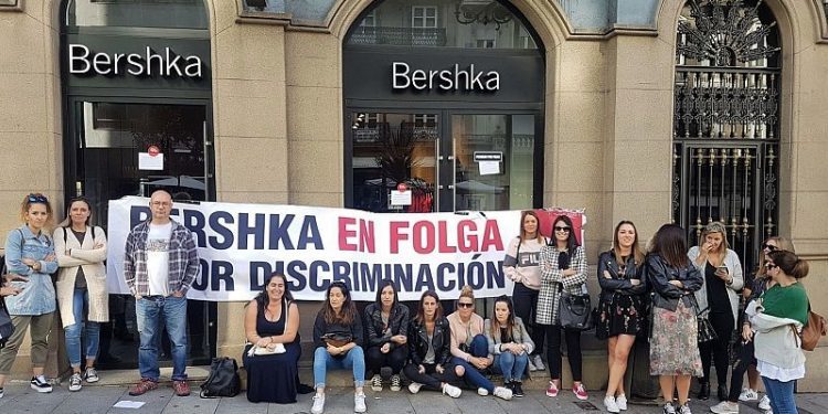 Continúa a folga en Bershka cun seguimento total e peche de todas as tendas