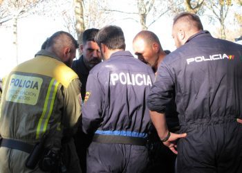 La Policía Científica analiza una bengala hallada en una zona quemada por un incendio en Vigo