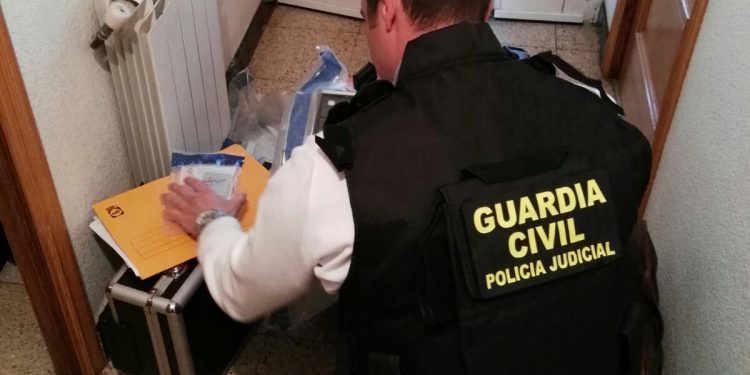 Detenido un vecino de Vilaboa por tenencia y distribución de pornografía infantil