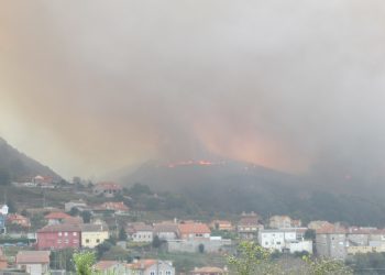 Incendios activos en Nigrán, Ponteareas, Salvaterra y Fornelos