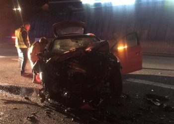 Un herido al chocar un camión y un turismo en el alto de Puxeiros