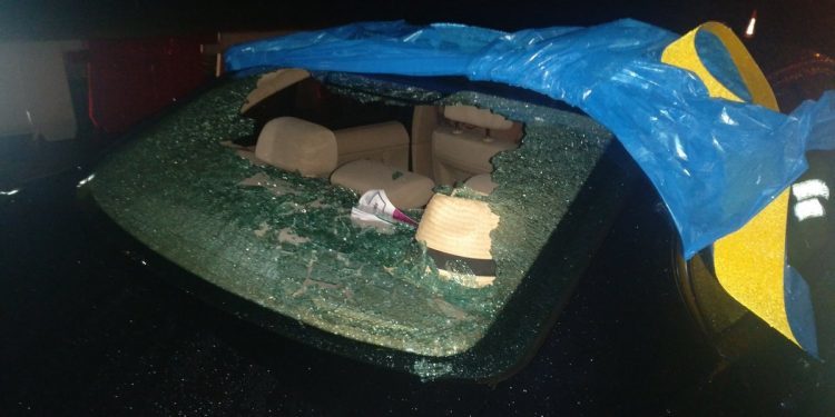 Un objeto caído desde un pilar del Puente de Rande destroza la luna de un vehículo