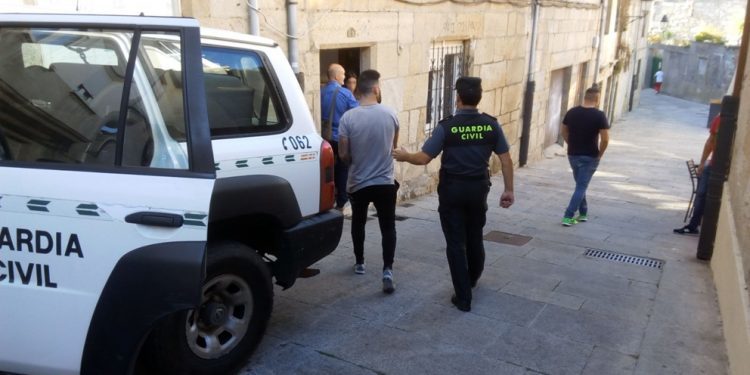 Arrestan a un baionés acusado de robar en una casa de Nigrán en la que había estado de fiesta