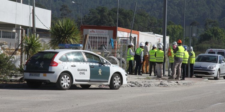 Un operario vigués de 49 años muere al sufrir una caída en Porto do Molle
