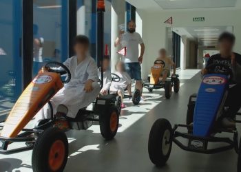 Karts en el Álvaro Cunqueiro para los niños ingresados