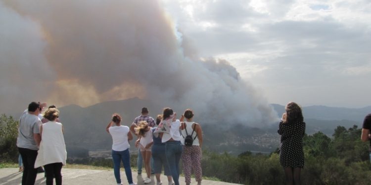 Suspendidas las clases este martes en dos centros de la comarca de Vigo